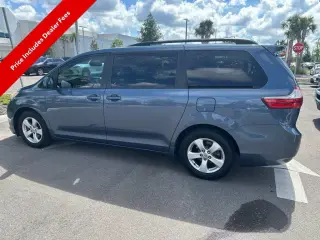 Toyota Sienna 2017 LE 7-Pasajeros Asiento de Acceso Automático 4dr Mini-Van
