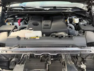 Toyota Tundra 2025 4x4 SR5 4dr CrewMax Cab Pickup SB