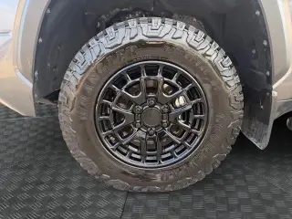 Toyota Tundra 2025 4x4 SR5 4dr CrewMax Cab Pickup SB