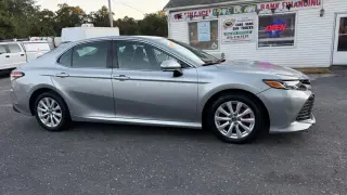 2020 Toyota Camry LE Auto (Natl)
