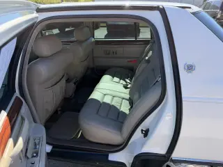 1996 Cadillac DeVille 4dr Sdn