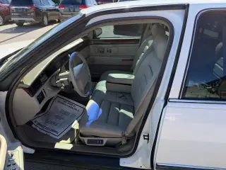 1996 Cadillac DeVille 4dr Sdn