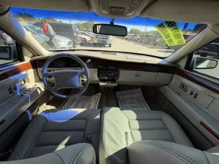 1996 Cadillac DeVille 4dr Sdn