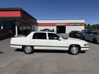 1996 Cadillac DeVille 4dr Sdn