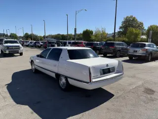 1996 Cadillac DeVille 4dr Sdn
