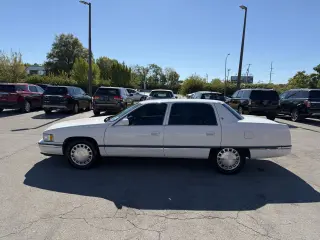 1996 Cadillac DeVille 4dr Sdn