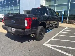 Ford F-250 Super Duty 2019 4x4 Lariat 4p Crew Cab 6.8 ft. CB Camión