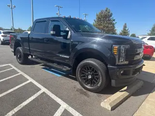 Ford F-250 Super Duty 2019 4x4 Lariat 4p Crew Cab 6.8 ft. CB Camión