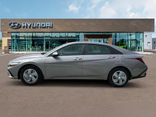 Hyundai ELANTRA 2025 SE 4p Sedana