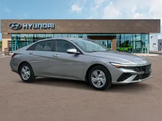 Hyundai ELANTRA 2025 SE 4p Sedana