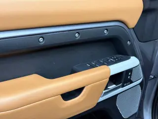 Land Rover Defender 2023 AWD 130 SE 4p SUV