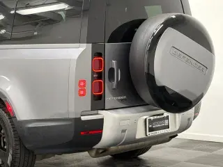Land Rover Defender 2023 AWD 130 SE 4p SUV