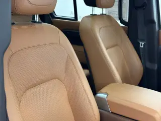 Land Rover Defender 2023 AWD 130 SE 4p SUV