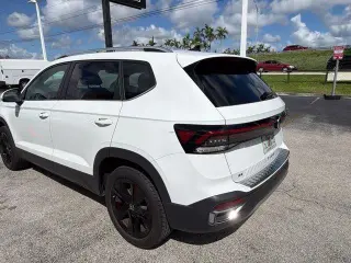 Volkswagen Taos 2025 SE 4p SUV