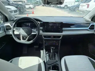 Volkswagen Taos 2025 SE 4p SUV