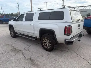 GMC Sierra 1500 2018 4x4 SLT 4p. Cabina de tripulación con 6.5 pies de caja trasera
