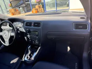Volkswagen Jetta 2012 SE 4p Sedan 6A