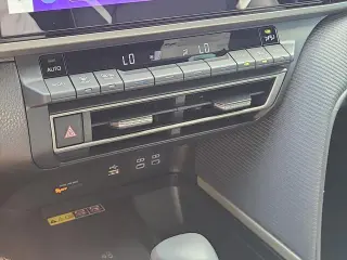 Toyota Camry 2025 SE Sedán de 4 puertas
