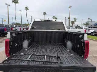 Toyota Tundra 2024 4x2 SR5 4dr CrewMax Cab Pickup SB