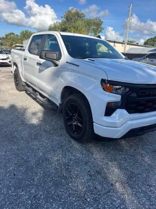 Chevrolet Silverado 1500 2026 4x2 Custom 4p. Cabina de Tripulacion 5.8 pies CB