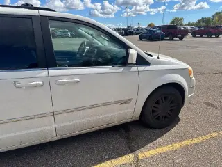 Chrysler Town and Country 2010 Touring 4dr Mini-Van