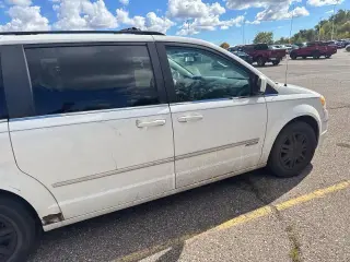 Chrysler Town and Country 2010 Touring 4dr Mini-Van