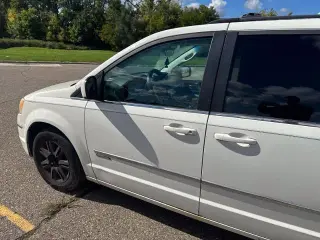Chrysler Town and Country 2010 Touring 4dr Mini-Van