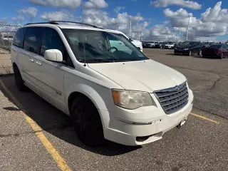 Chrysler Town and Country 2010 Touring 4dr Mini-Van