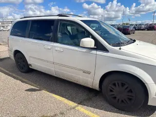 Chrysler Town and Country 2010 Touring 4dr Mini-Van