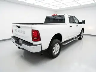 Ram 2500 2025 4x4 Big Horn 4p Puerta Cabina de Tripulación Grande 6.3 ft. SB Camioneta