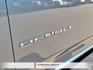 GMC Yukon XL 2022 4x4 Denali 4p SUV