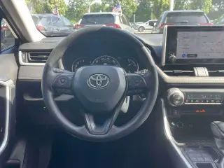 Toyota RAV4 2025 AWD XLE 4p SUV