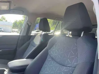 Toyota RAV4 2025 AWD XLE 4p SUV