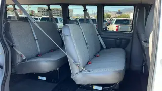 Chevrolet Express 2025 LT 3500 Furgoneta de pasajeros extendida de 3 puertas