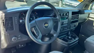 Chevrolet Express 2025 LT 3500 Furgoneta de pasajeros extendida de 3 puertas