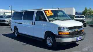 Chevrolet Express 2025 LT 3500 Furgoneta de pasajeros extendida de 3 puertas