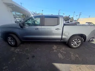Chevrolet Silverado 1500 2019 4x4 RST 4dr Camioneta de Tripulación 5.8 pies CB