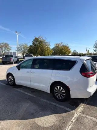 Chrysler Pacifica Plug-In Hybrid 2024 Select 4dr Mini-Van