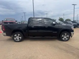 Ram 1500 2020 4x2 Laramie 4dr Crew Cab 5.6 ft. SB Camioneta