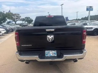 Ram 1500 2020 4x2 Laramie 4dr Crew Cab 5.6 ft. SB Camioneta