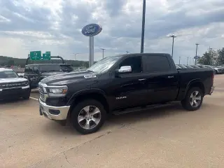 Ram 1500 2020 4x2 Laramie 4dr Crew Cab 5.6 ft. SB Camioneta