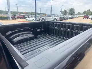 Ram 1500 2020 4x2 Laramie 4dr Crew Cab 5.6 ft. SB Camioneta