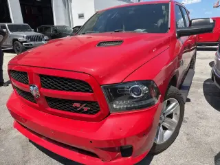 Ram 1500 2017 4x2 Sport 4p Cab de Tripulante 5.5 ft. CB Camioneta