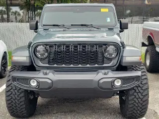 Jeep Gladiator 2024 4x4 Willys 4dr Crew Cab 5.0 ft. SB