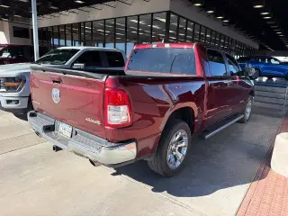 Ram 1500 2022 4x4 Big Horn 4p Puerta de carga cabina de tripulación grande 5.6 ft. SB Camioneta