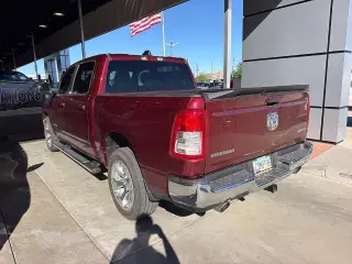 Ram 1500 2022 4x4 Big Horn 4p Puerta de carga cabina de tripulación grande 5.6 ft. SB Camioneta