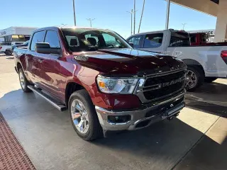 Ram 1500 2022 4x4 Big Horn 4p Puerta de carga cabina de tripulación grande 5.6 ft. SB Camioneta