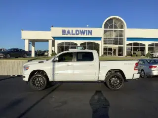 Ram 1500 2022 4x4 Lone Star 4 puertas Crew Cab 1.7 m (5.6 pies) Caja corta Pickup