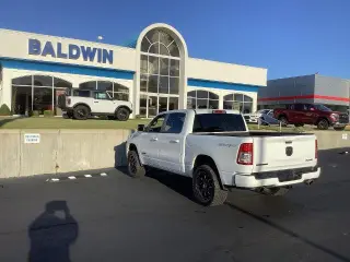 Ram 1500 2022 4x4 Lone Star 4 puertas Crew Cab 1.7 m (5.6 pies) Caja corta Pickup