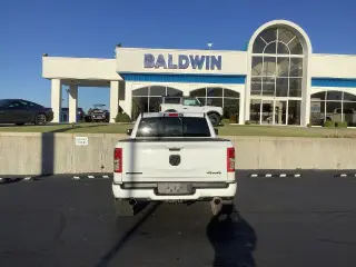 Ram 1500 2022 4x4 Lone Star 4 puertas Crew Cab 1.7 m (5.6 pies) Caja corta Pickup